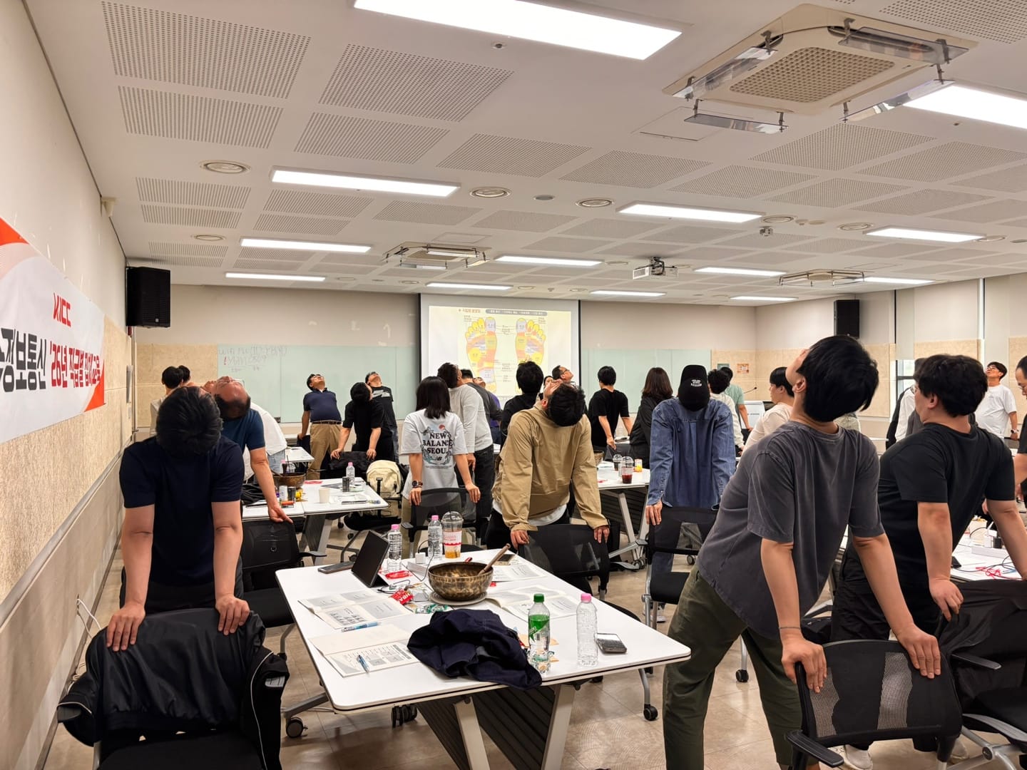 의자 요가 / 함께 움직이는 기업 웰니스